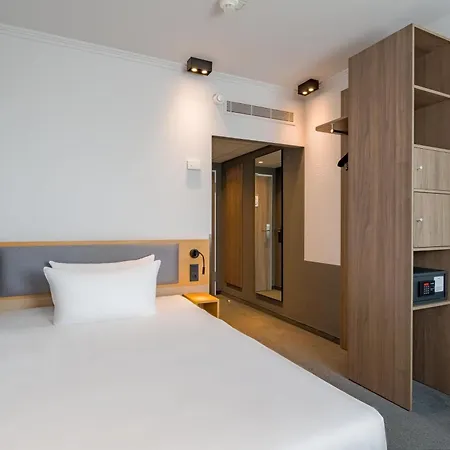 Spark By Hilton Wuppertal City Centre Exterior photo