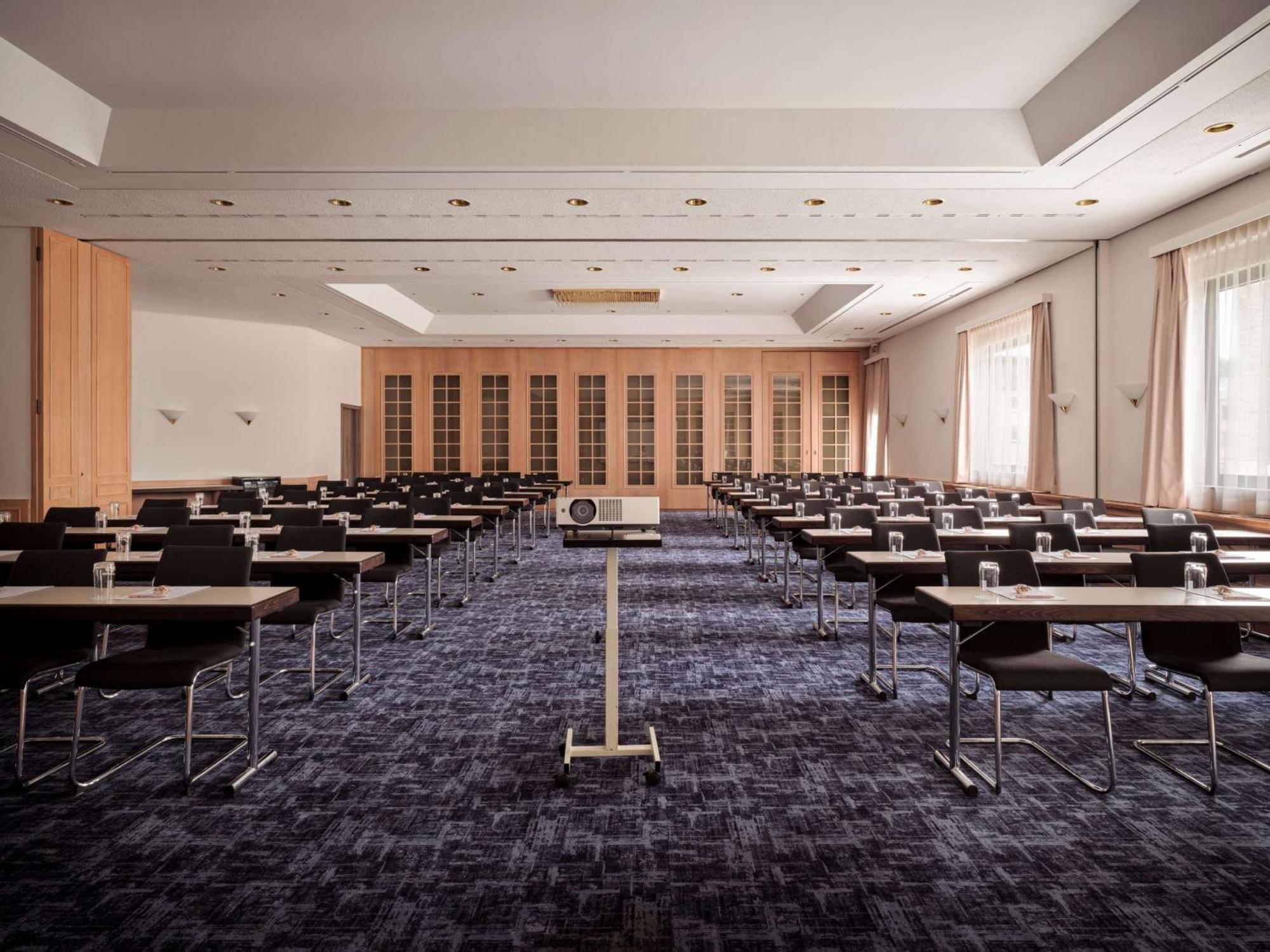 Hotel Spark By Hilton Centre 4*