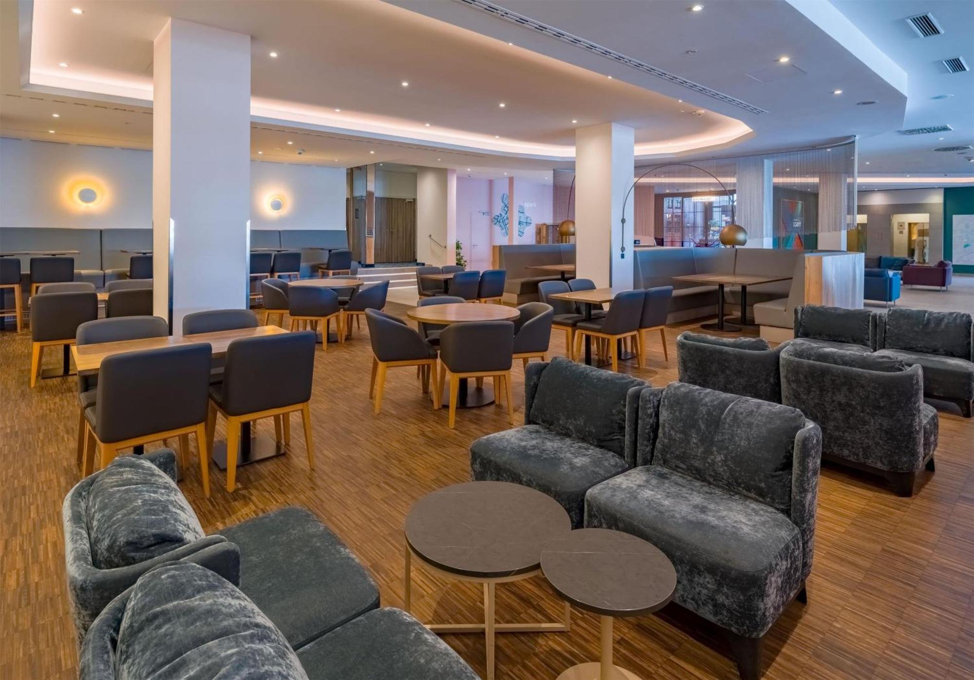 Spark By Hilton Centre Hotel 4*